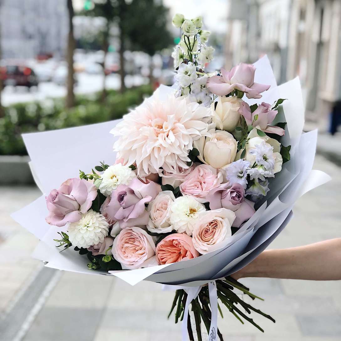 Букет с георгинами