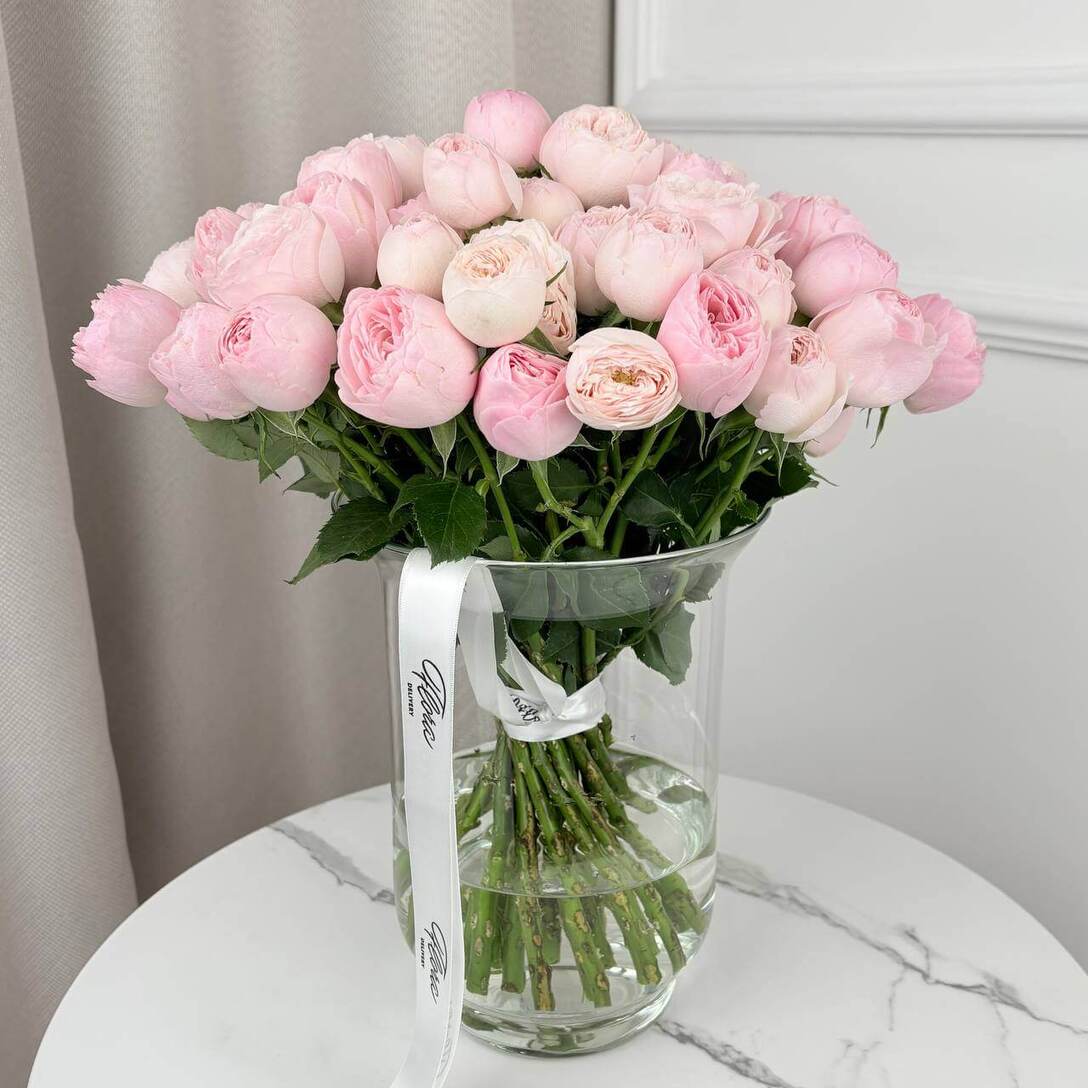 Букет из 25 кустовых роз Mansfield Park в вазе