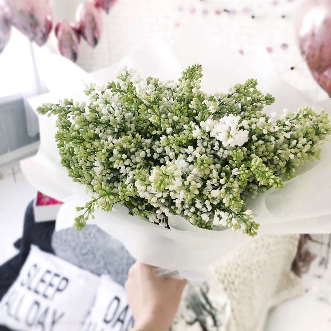 Букет белой сирени