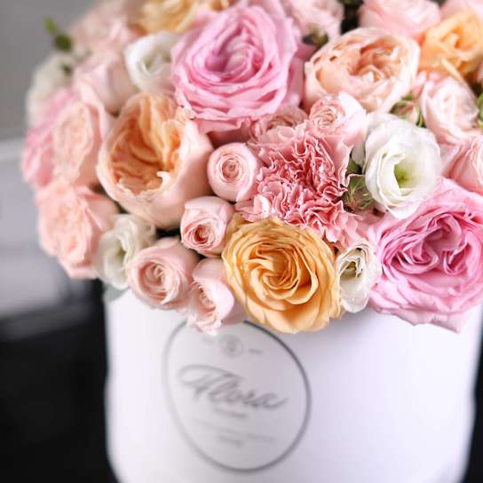 Букет "Adele" шляпной коробке Grand Mini WHITE