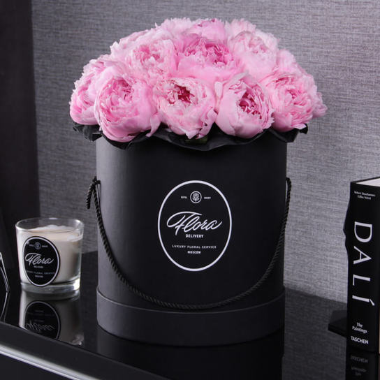 Шляпная коробка Grand "Пионы Sarah Bernhardt" BLVCK