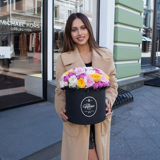 Букет "Clare" в шляпной коробке Grand Mini BLVCK