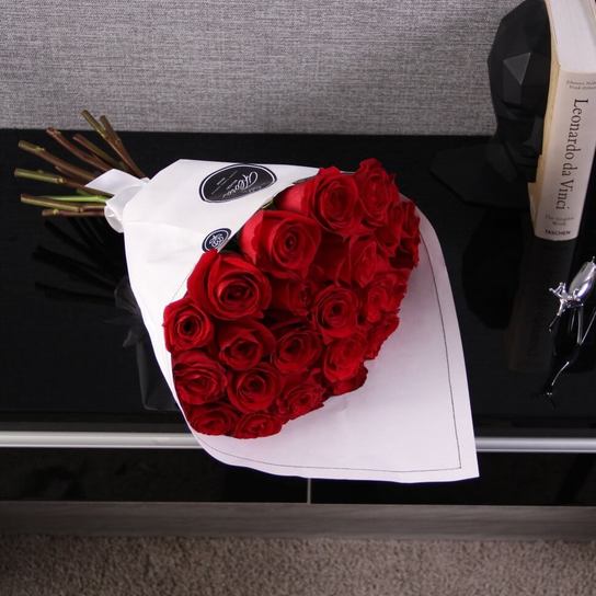 Букет 25 роз "Freedom" WHITE