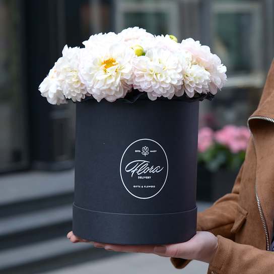 Георгины в шляпной коробке Petit BLVCK