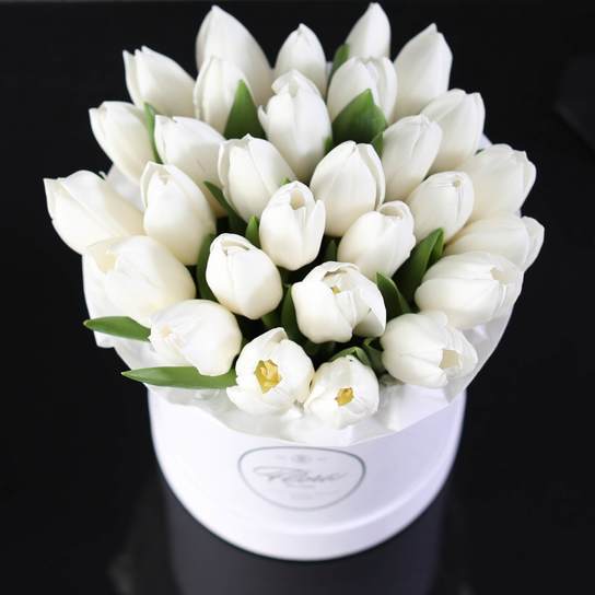 Белые тюльпаны в шляпной коробке Demi WHITE
