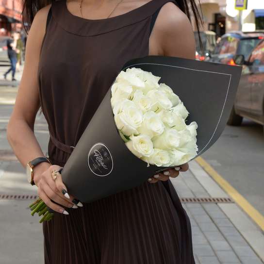 Букет из 21 розы "White Kenya" BLVCK