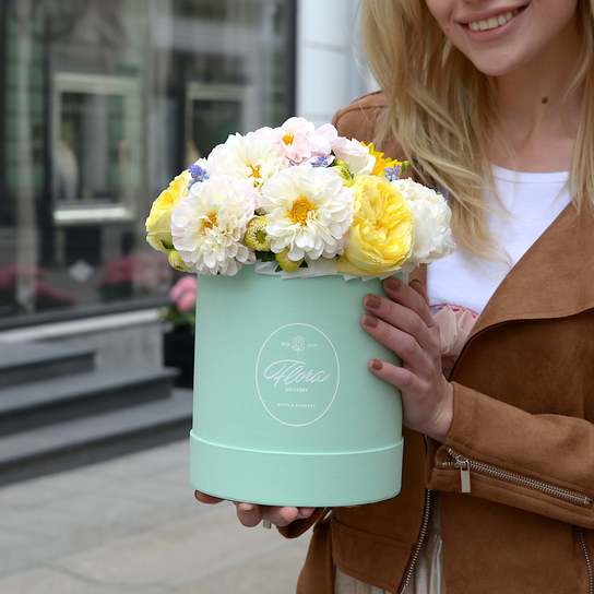 Букет "Fresh morning" в шляпной коробке Petit GREEN