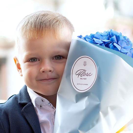 Букет из голубой гортензии в корейской кальке