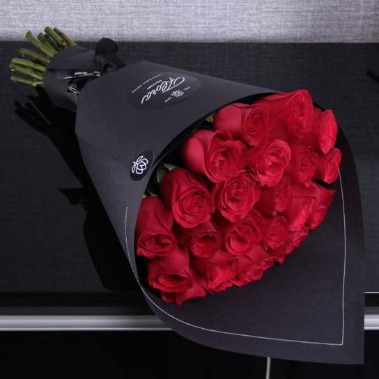 Букет из 21 розы "Red Kenya" BLVCK