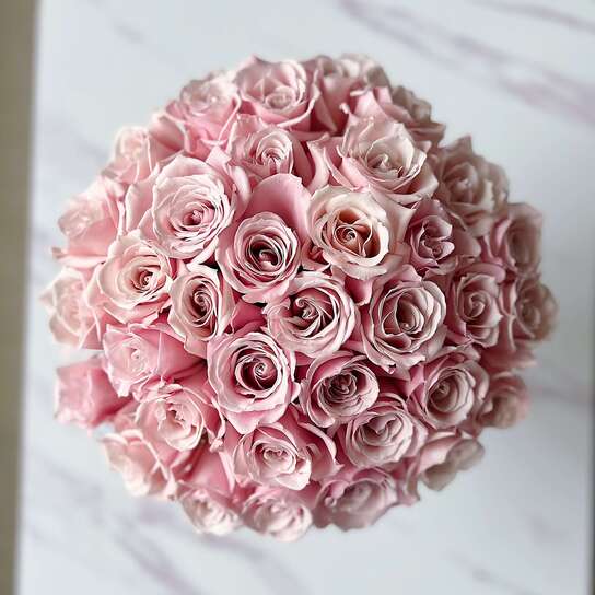 Букет из 31 розы "Sweet Escimo" в вазе