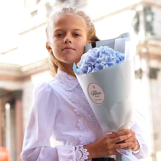 Букет из голубой гортензии в корейской кальке