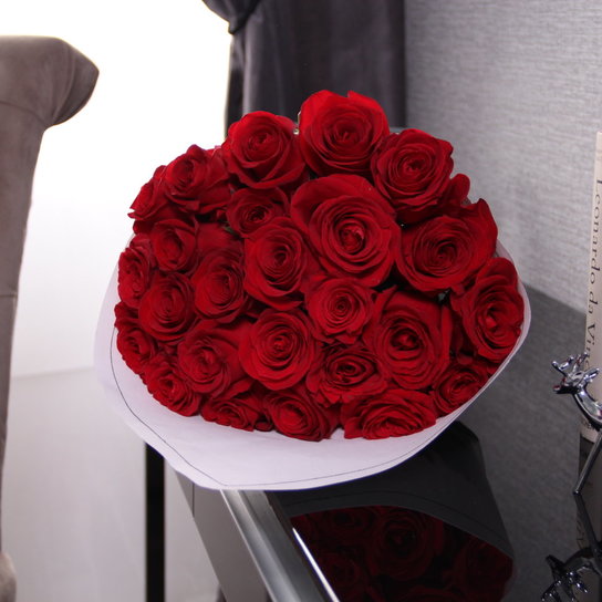 Букет 25 роз "Freedom" WHITE