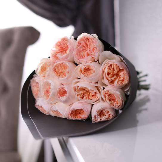 Букет из 15 роз "Austin Juliet" BLVCK