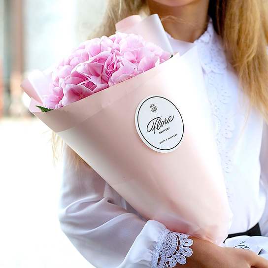 Букет из розовой гортензии в корейской кальке