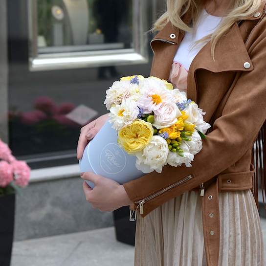 Букет "Fresh morning" в шляпной коробке Petit BLUE Фото 2