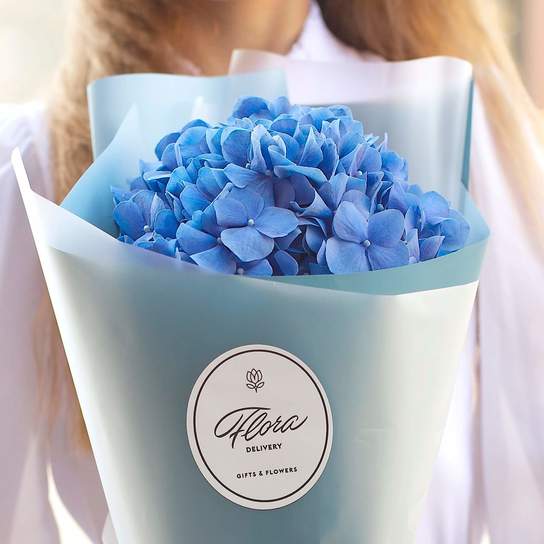 Букет из голубой гортензии в корейской кальке