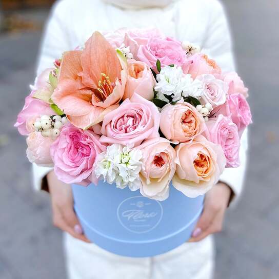 Букет "Peach Cream" шляпной коробке Grand Mini BLUE Фото 2