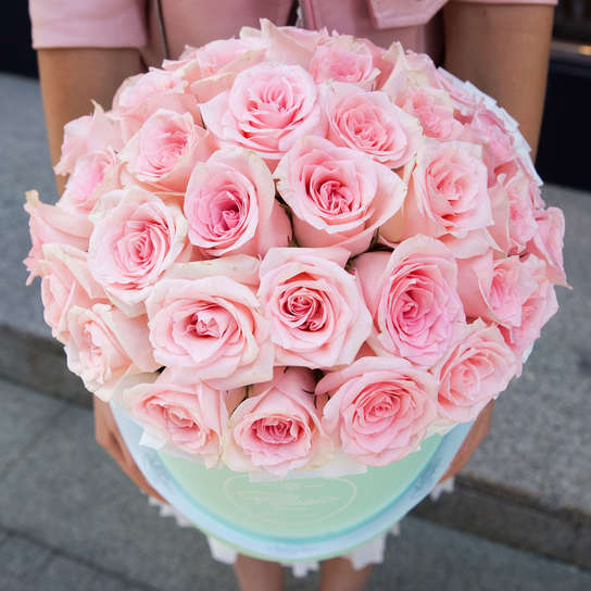 Шляпная коробка Grand с розовыми розами GREEN