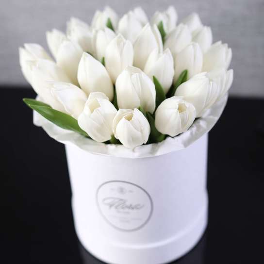 Белые тюльпаны в шляпной коробке Demi WHITE