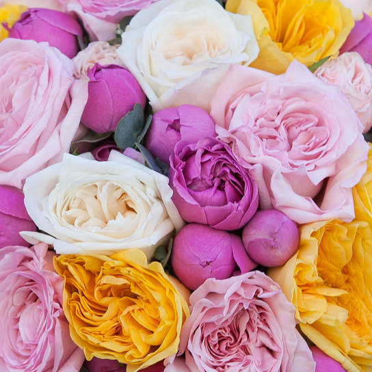 Букет "Clare" в шляпной коробке Grand Mini BLVCK