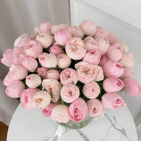 Букет из 25 кустовых роз Mansfield Park в вазе