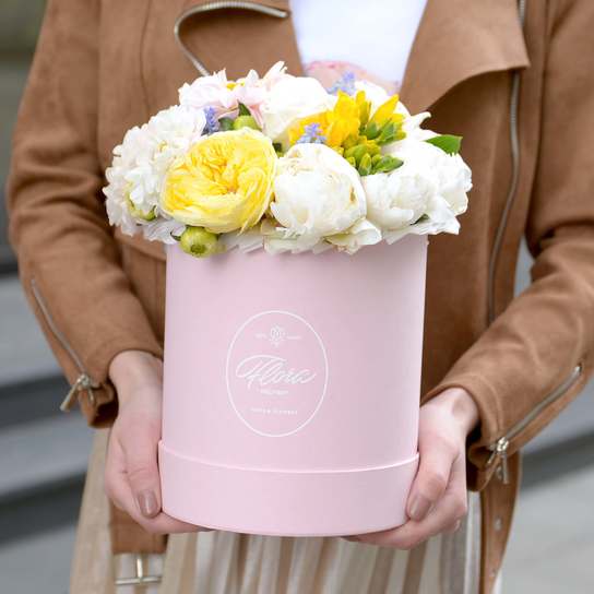 Букет "Fresh morning" в шляпной коробке Petit PINK